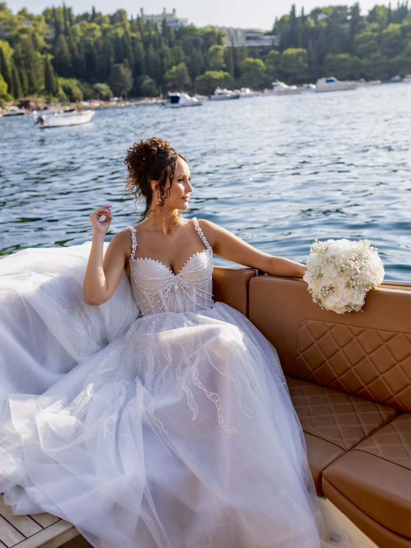 Amaryllis by Anna Kuznetsova (Designerkleid mit Perlen)
