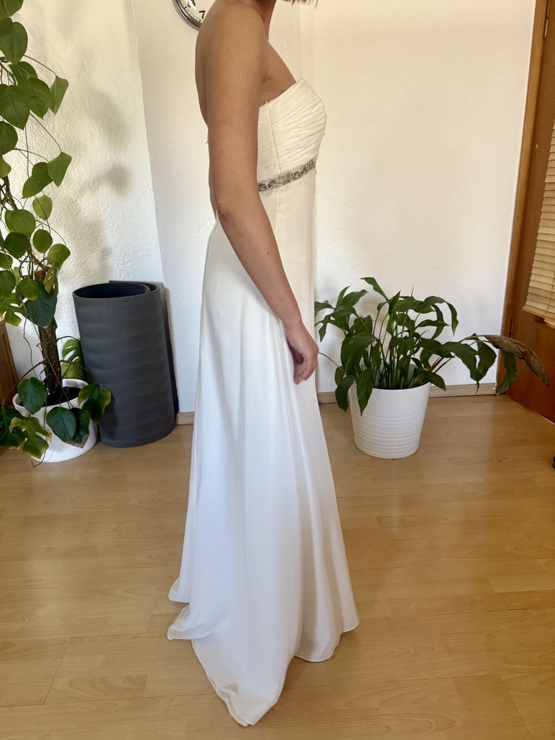 Chiffonkleid mit kurzer Schleppe 
