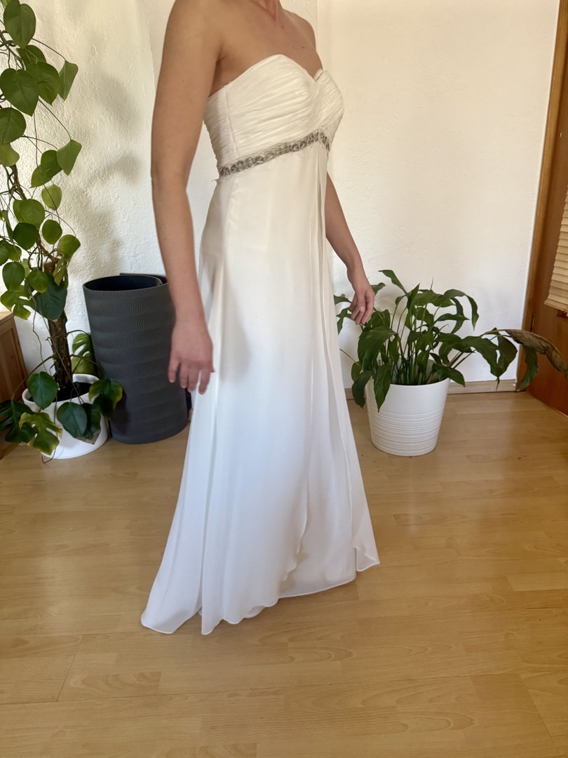 Chiffonkleid mit kurzer Schleppe 