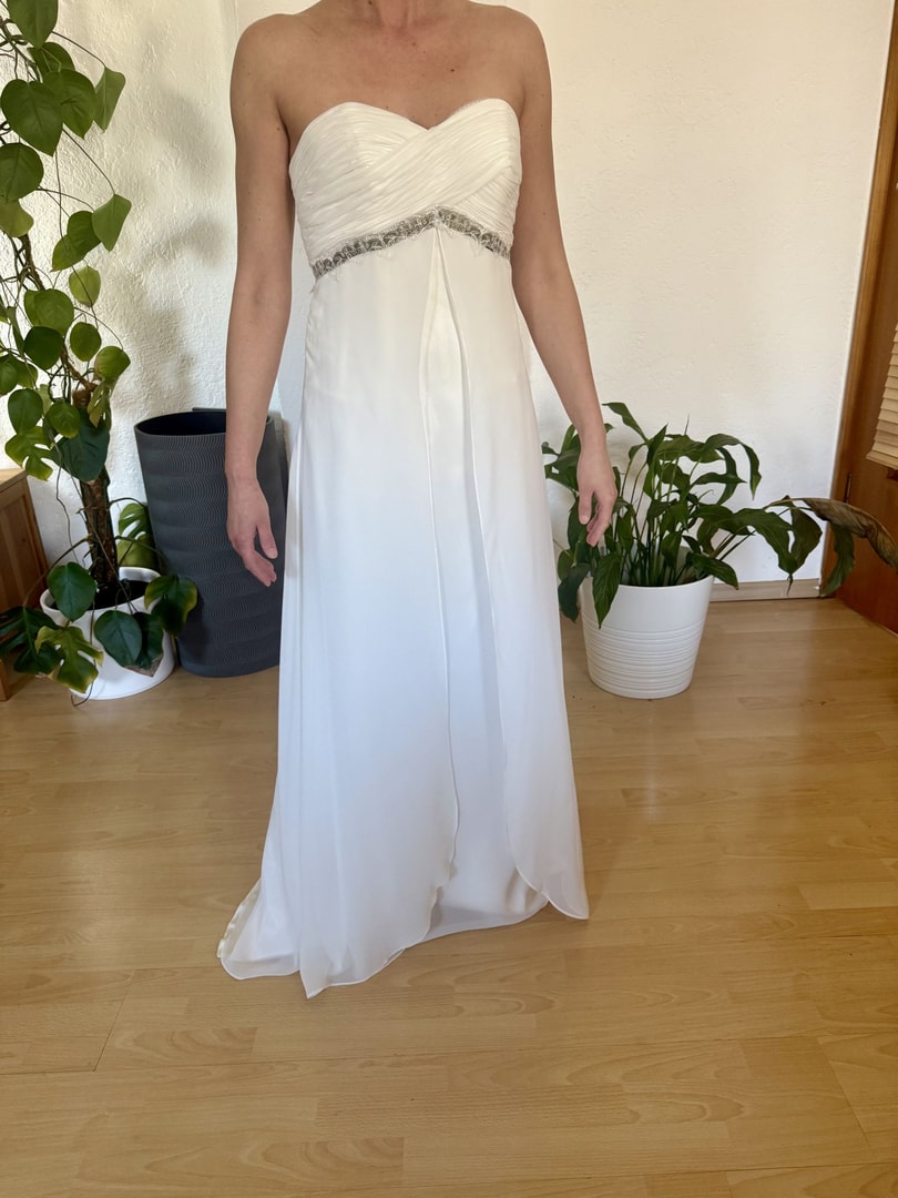Chiffonkleid mit kurzer Schleppe 