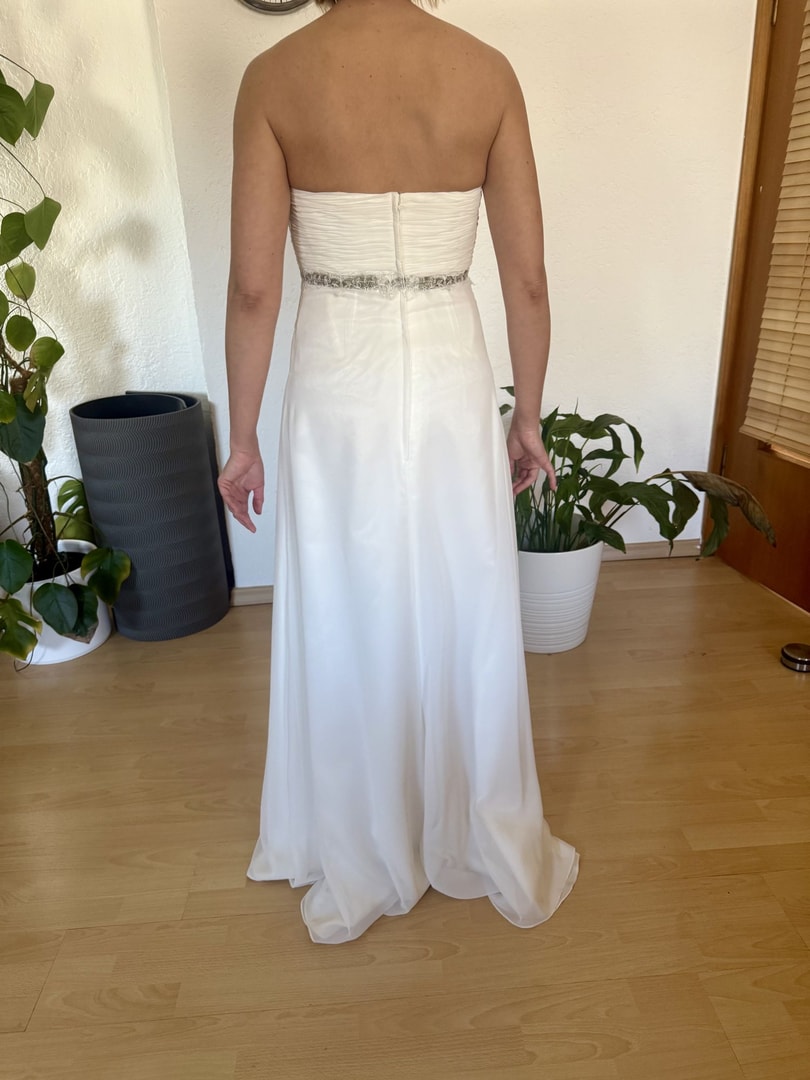 Chiffonkleid mit kurzer Schleppe 