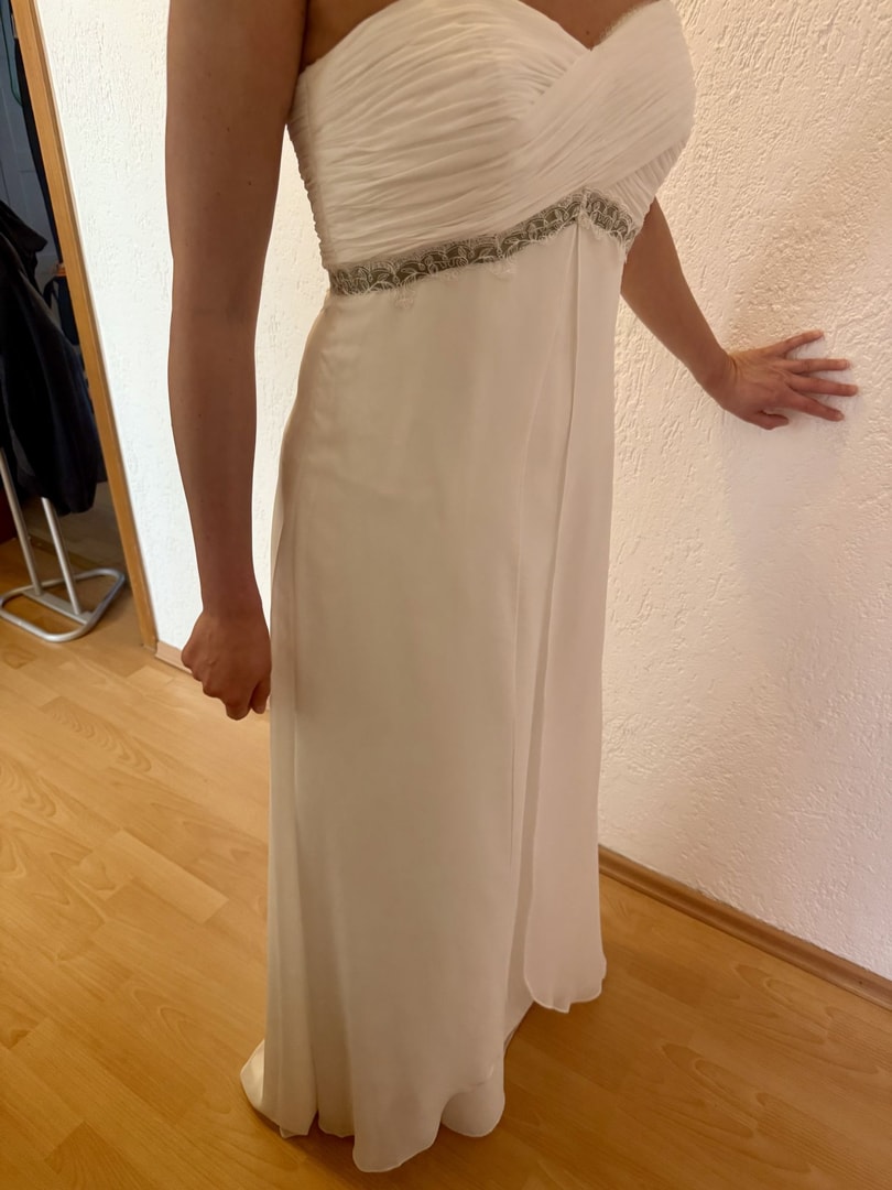 Chiffonkleid mit kurzer Schleppe 