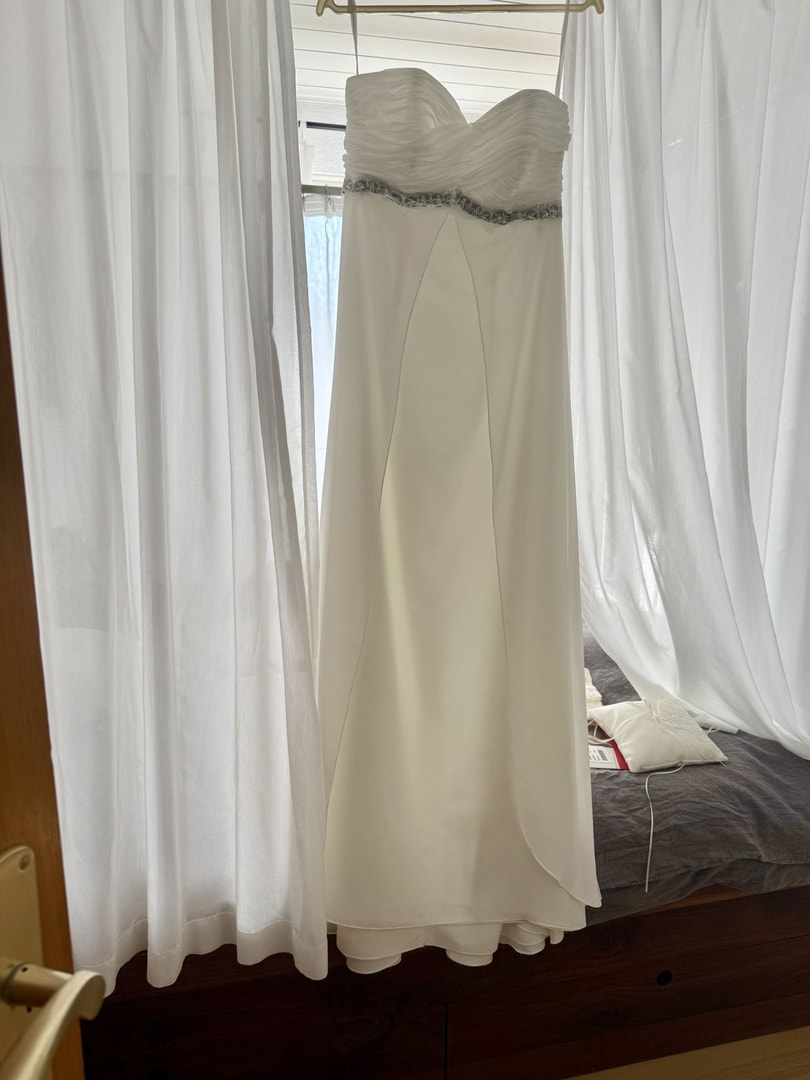 Chiffonkleid mit kurzer Schleppe 
