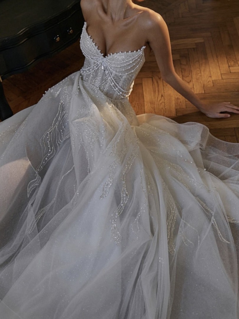 Amaryllis by Anna Kuznetsova (Designerkleid mit Perlen)