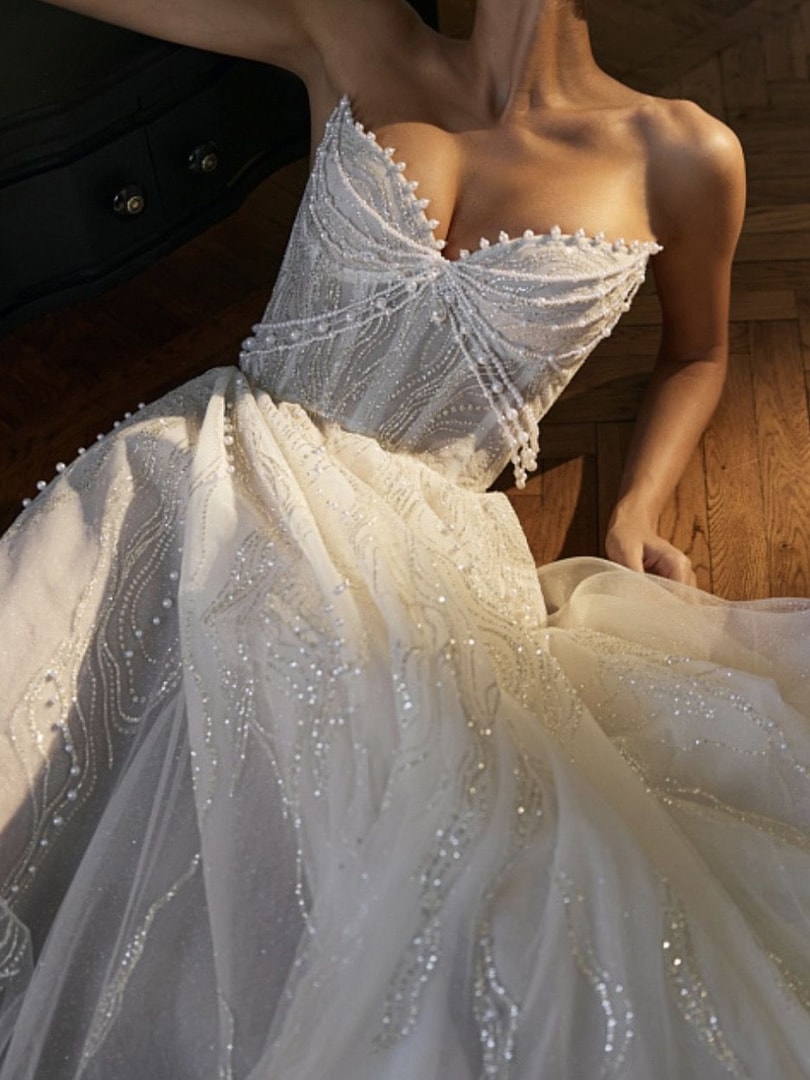Amaryllis by Anna Kuznetsova (Designerkleid mit Perlen)