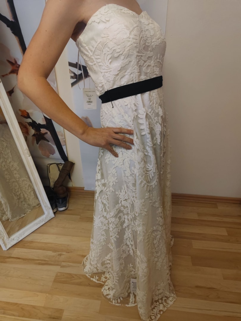 Gina Bacconi Mariah Cream Lace Dress