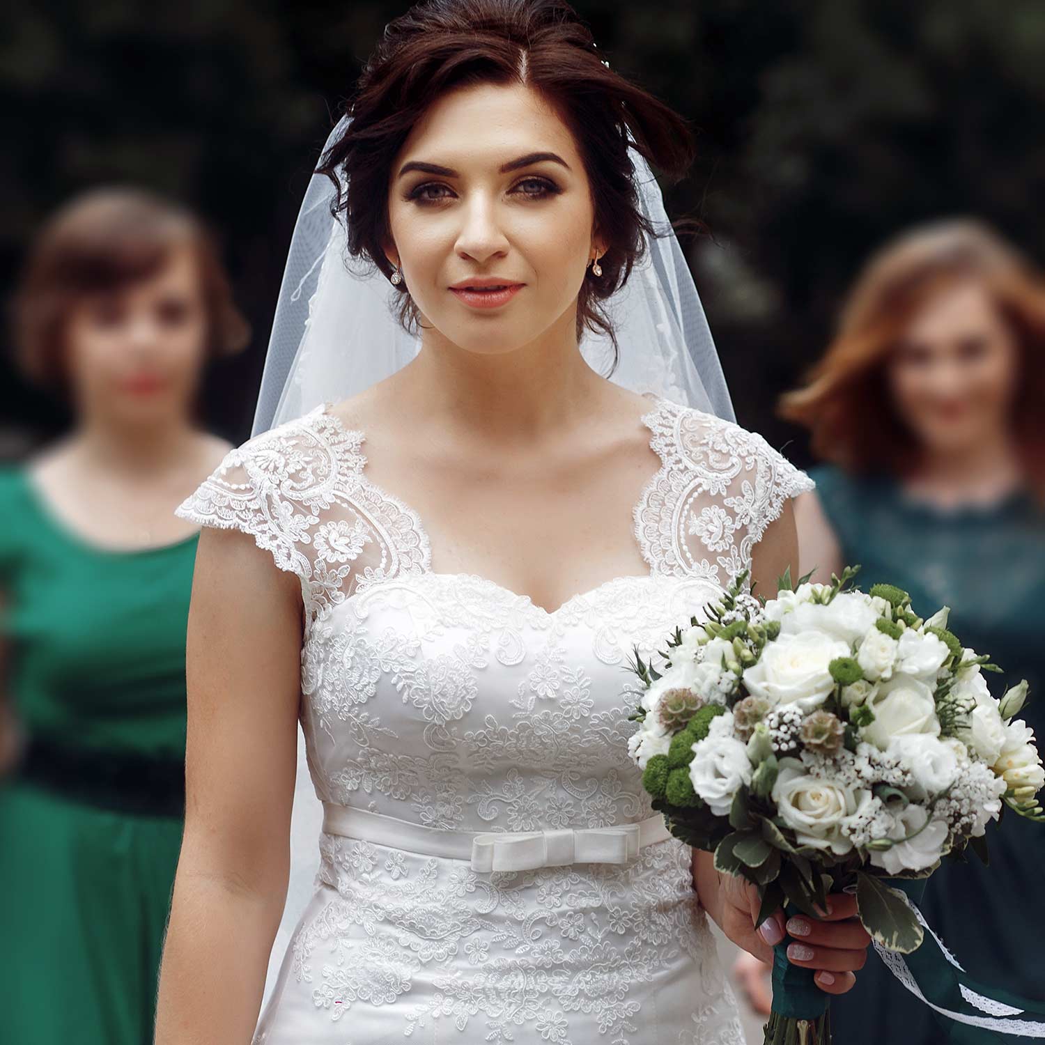 Ein Brautkleid mit Herzausschnitt – perfekt für’s Dekolleté