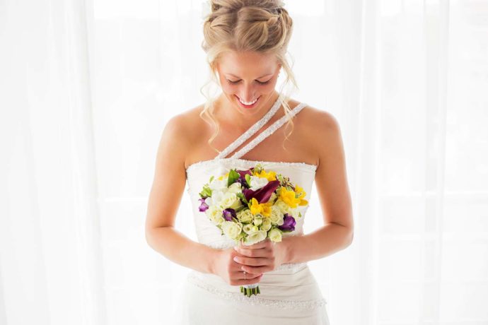 Schulterfreies Hochzeitskleid