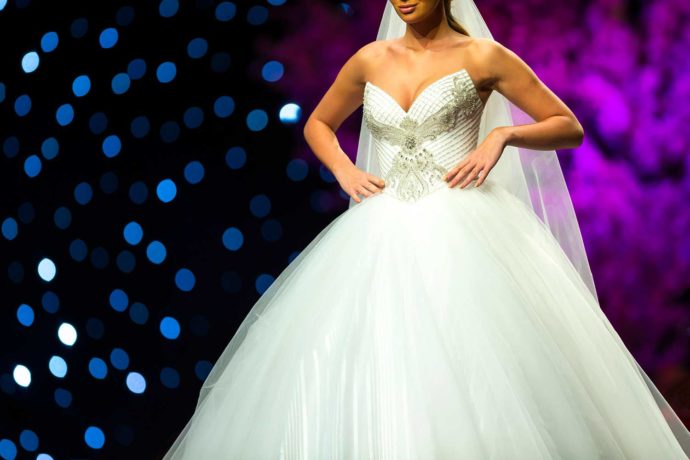 Schulterfreies Brautkleid