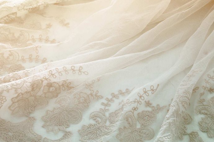 Stoff für das Brautkleid ohne Träger