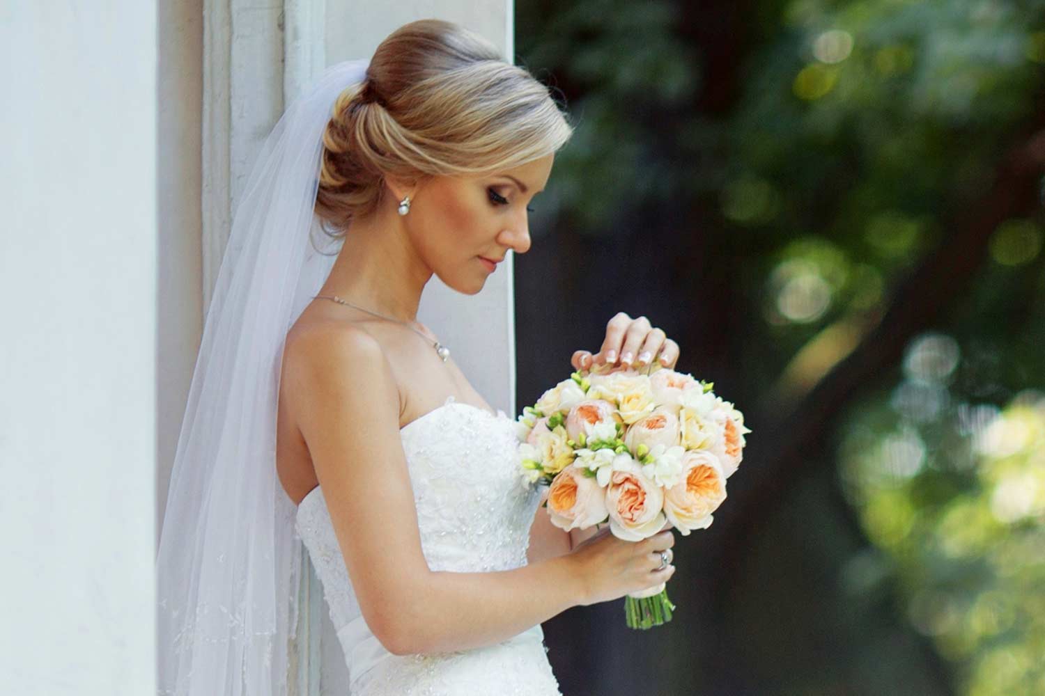 Brautkleid ohne Träger – fester Halt mit unseren 5 Tipps