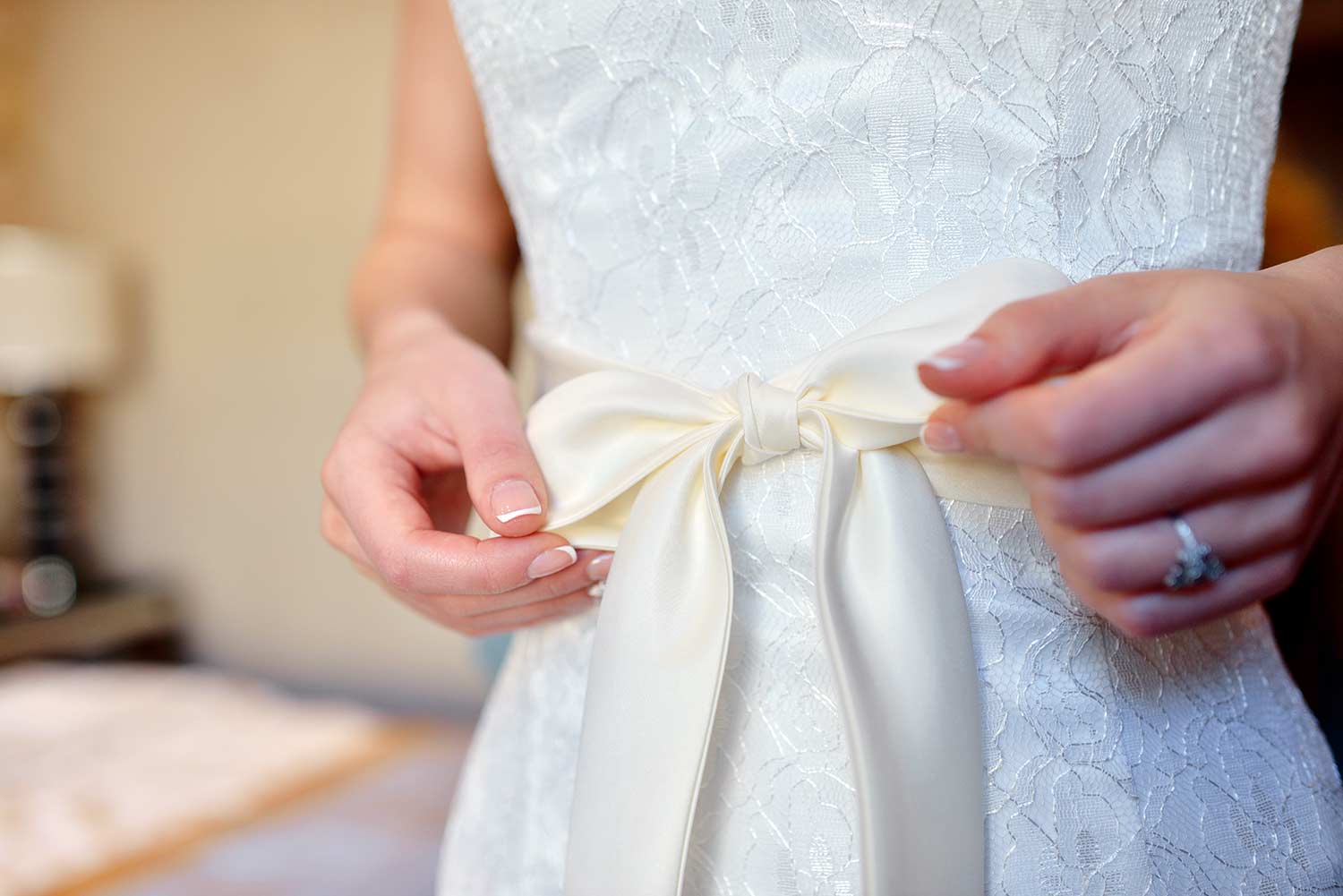 Brautkleid mit Schleife – Das romantischste Brautaccessoire
