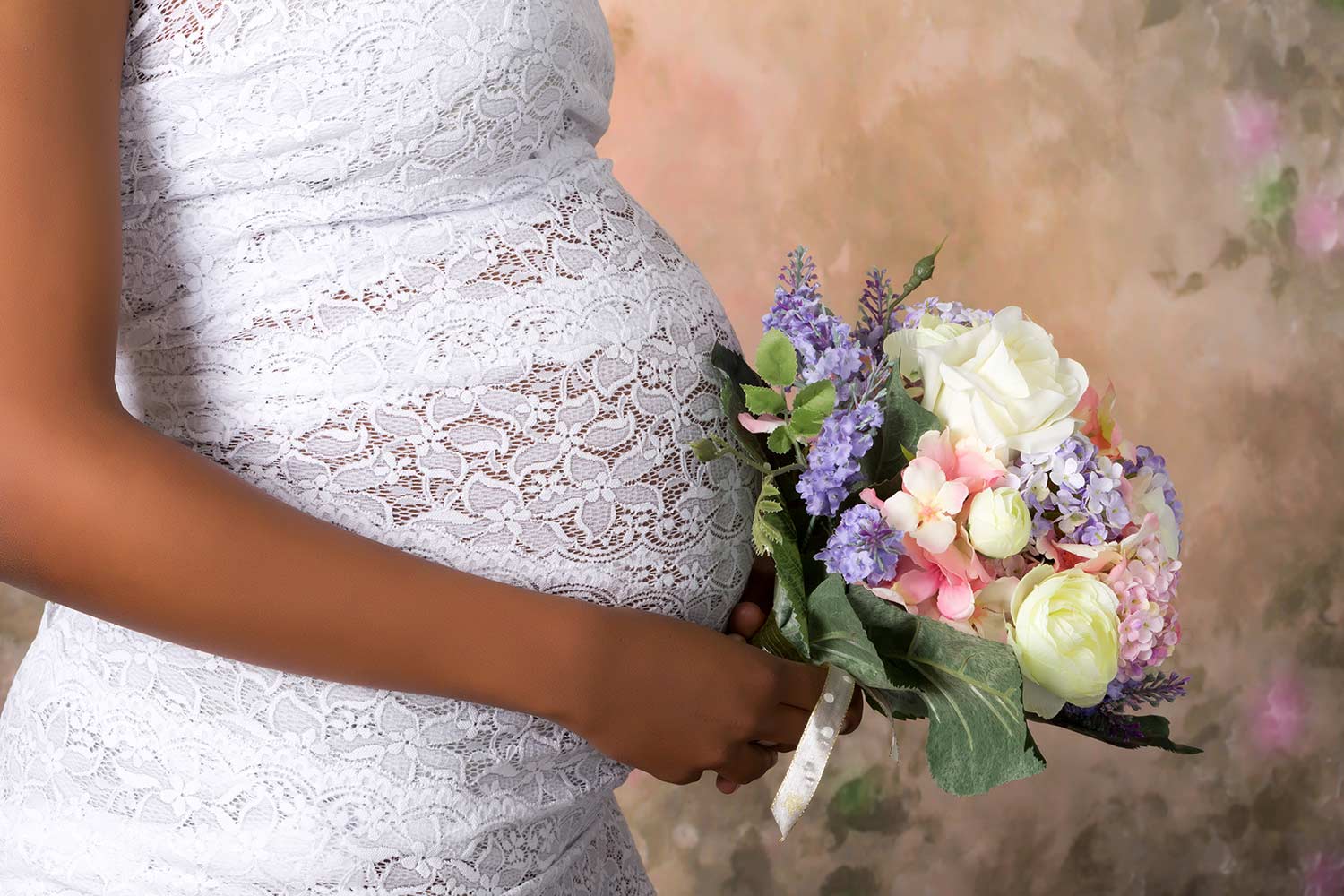 Im Brautkleid schwanger heiraten – 6 Tipps & Tricks für werdende Mamis