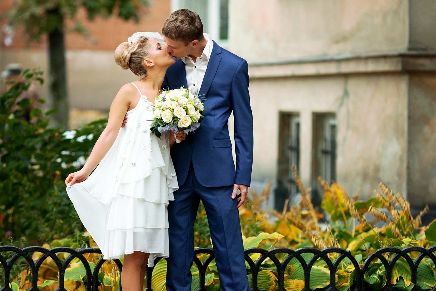 Kurze Brautkleider – ein bisschen Bein darf sein!